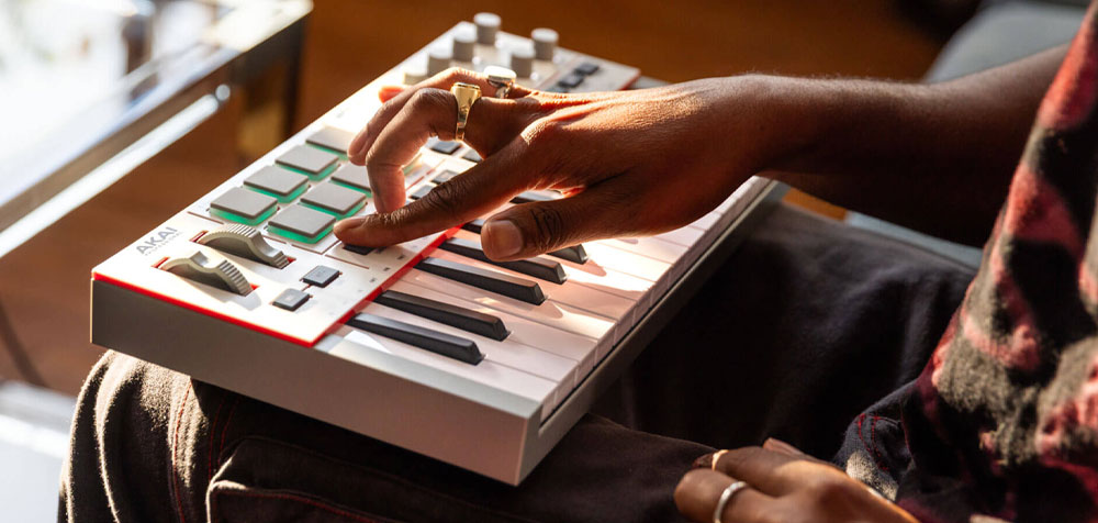akai-mpk-mini-iv میدی کنترلر آکایی AKAI MPK mini IV White