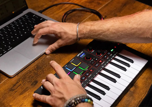 میدی کنترلر آکایی AKAI MPK mini IV
