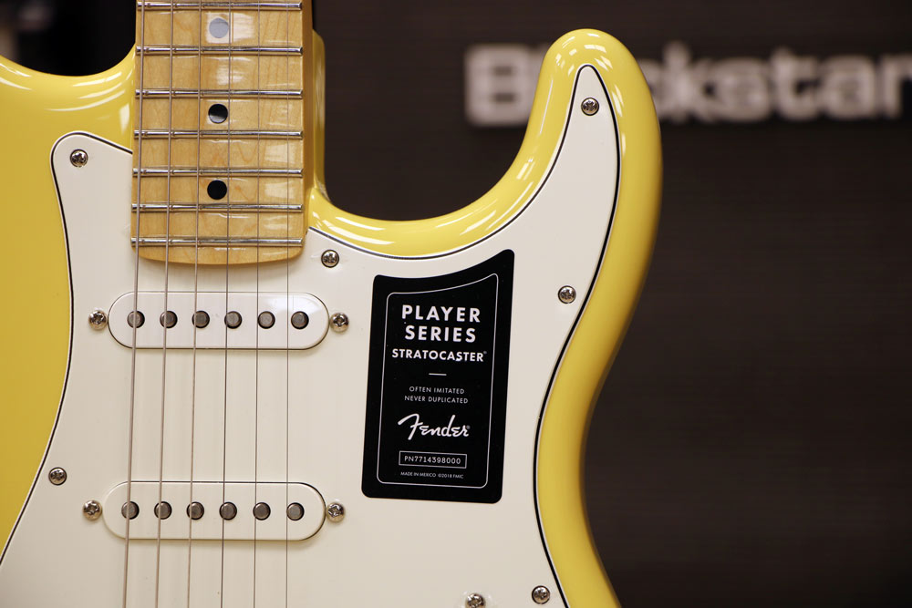 گیتار الکتریک فندر Fender Player Series Strat MN BCR